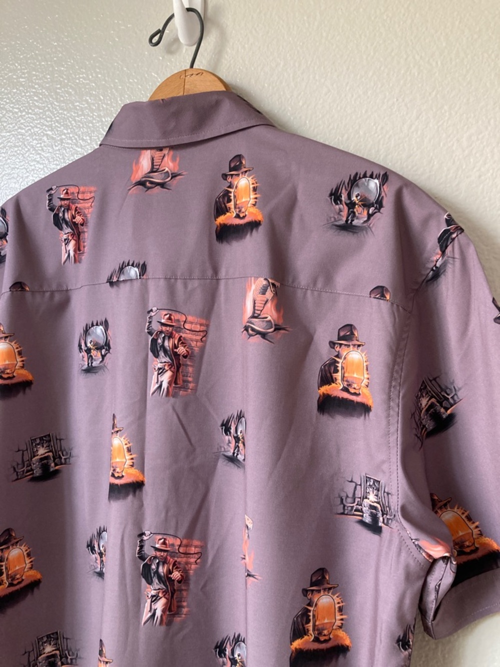 RSVLTS Indiana Jones Boulders, Snakes, and Idols Kunuflex Button Up Shirt sz L - Picture 4 of 10